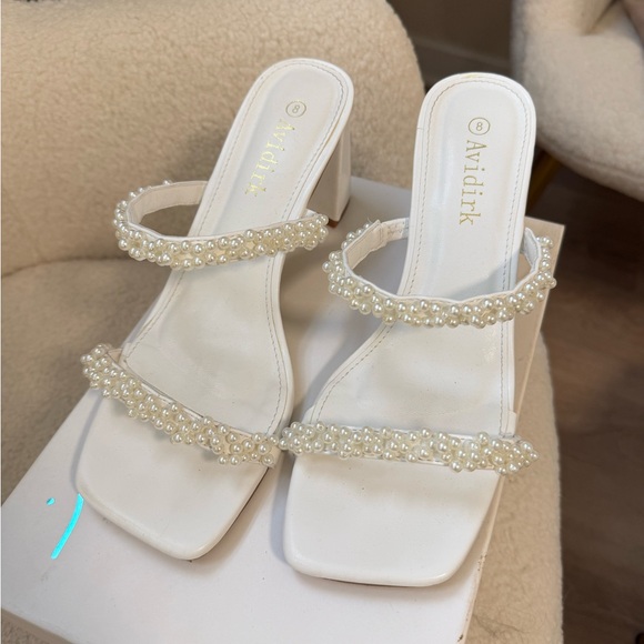 Women's Bridal Pearl Heels - Picture 1 of 5